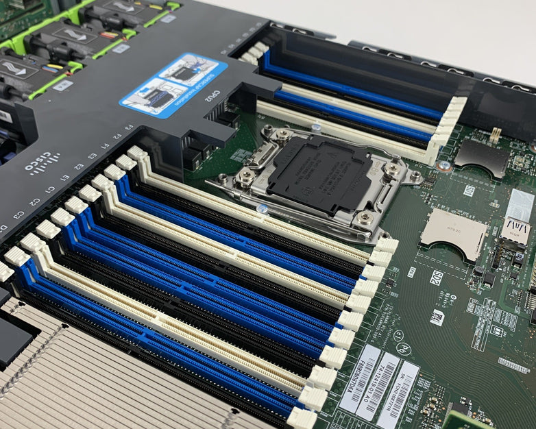 Cisco UCSC-C220-M4S Server 1x Xeon E5-2630 V3 2.4 GHz 32 GB RAM No OS No HDD