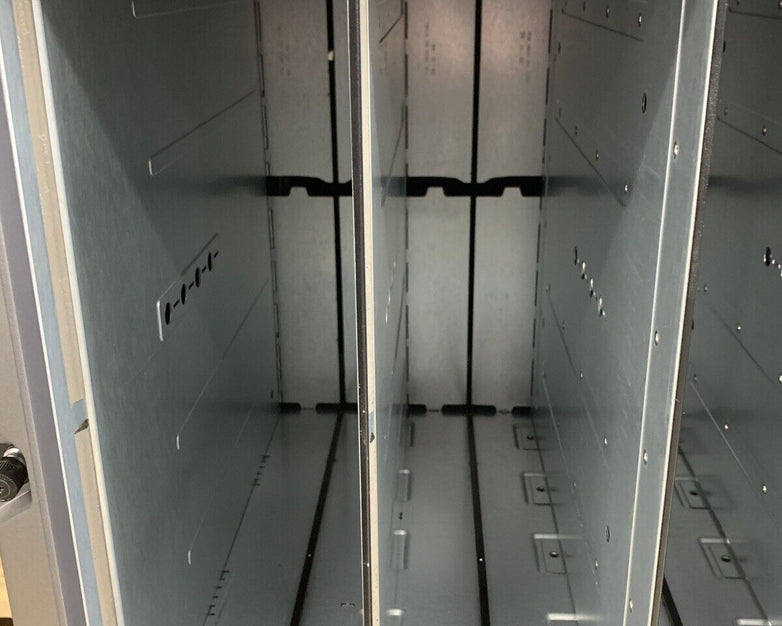 Dell PowerEdge M1000E 16x Slots Blade Server W/ 6x Power Supplies
