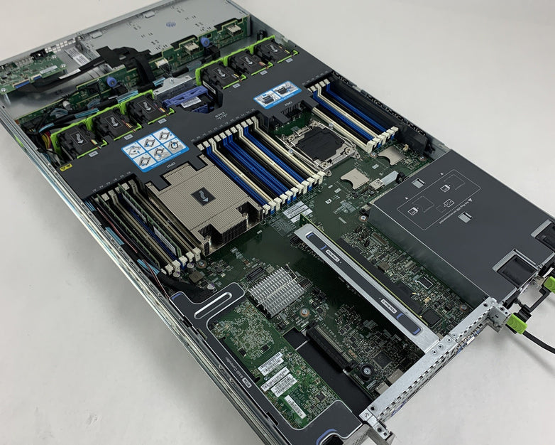 Cisco UCSC-C220-M4S Server 1x Xeon E5-2630 V3 2.4 GHz 32 GB RAM No OS No HDD