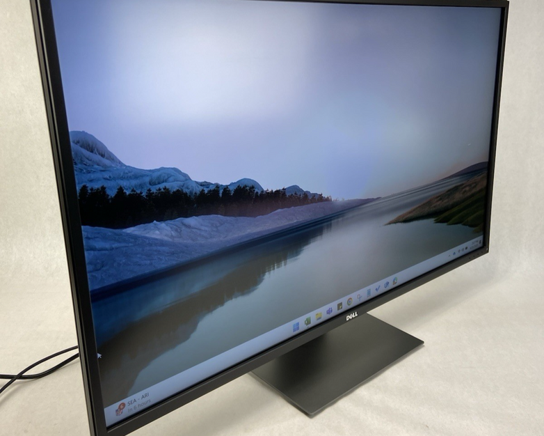 Dell Flat Panel Multi Client Monitor P4317Qc 43" In 4k UHD 3840x2160 With Stand