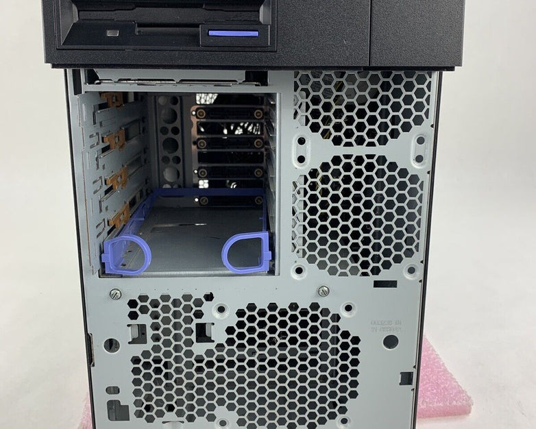 IBM xSeries 206m Server 1x Pentium 4 3.2 GHz 1 GB Ram No OS No HDD