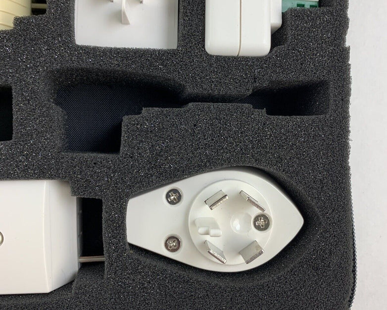 TARGUS PA031U Travel Connection Kit World Pack Power and Adapters Missing One