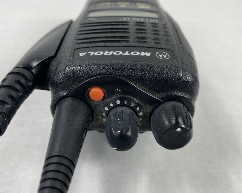 Motorola HT1250 LS + AAH25RDH9DP7AN Two Way Radio with Battery and Mic Untested