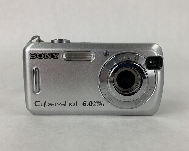 Sony DSC-S600 Cyber Shot 6.0 MP Digital Camera w/ Case No Power Parts and Repair