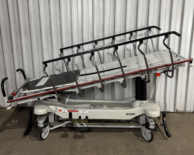 Stryker 1001 IPX2 Pedal Hydraulic Stretcher Deteriorated Rubber Wheels No Bed