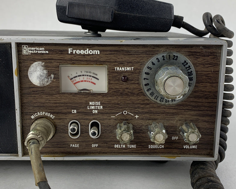 American Electronics 76-601 Freedom CB Radio Powers ON