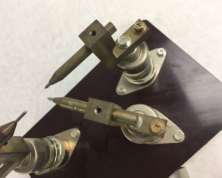 Mitutoyo Micrometer 0-25mm Metric Tool Range .01mm 705 EMI Fixture Tester