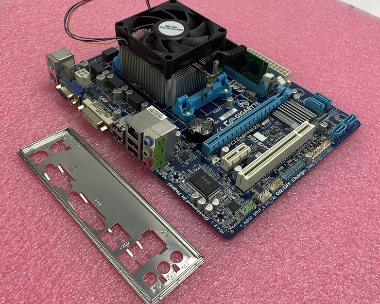 Gigabyte GA-A55M-DS2 Motherboard AMD A6-3670 2.7GHz 4GB RAM w/ Shield