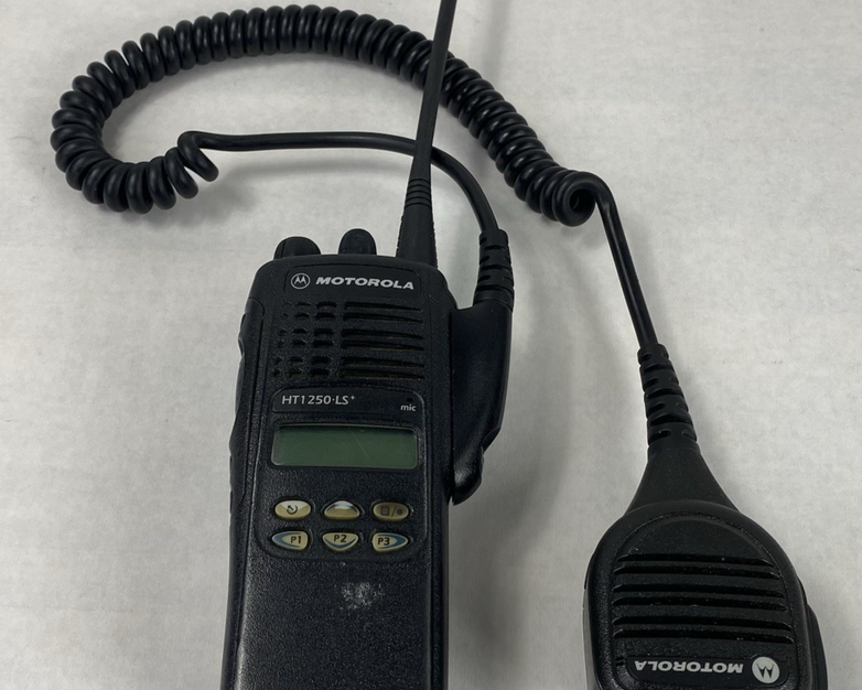 Motorola HT1250 LS + AAH25RDH9DP7AN Two Way Radio with Battery and Mic Untested