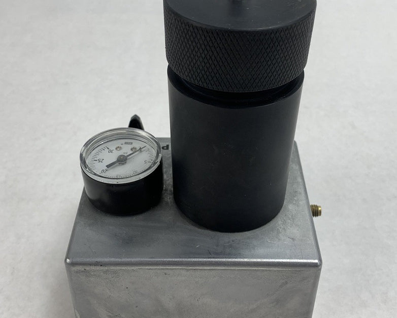 Pressure Compensated Flow Control Valve Vent With Container Vial