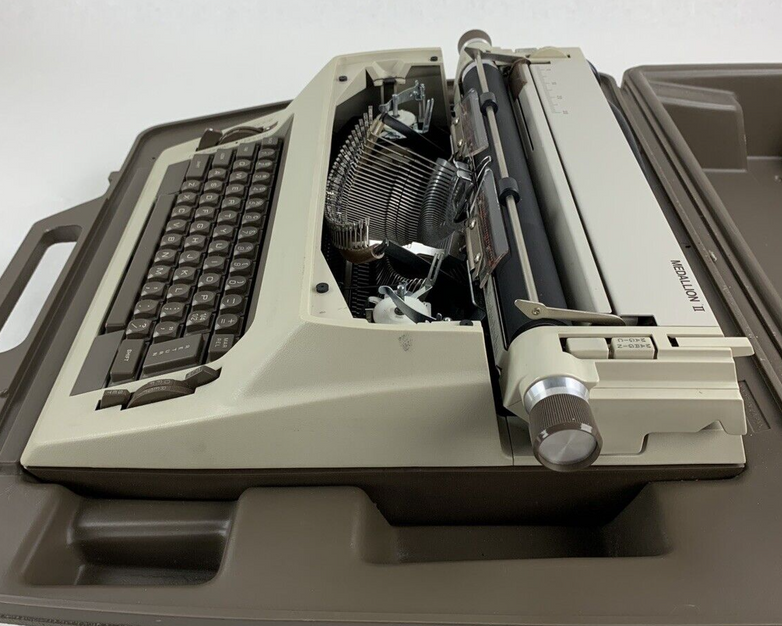 Royal Medallion II Portable Electricl Typewriter Power Tested w/ Case Vintage