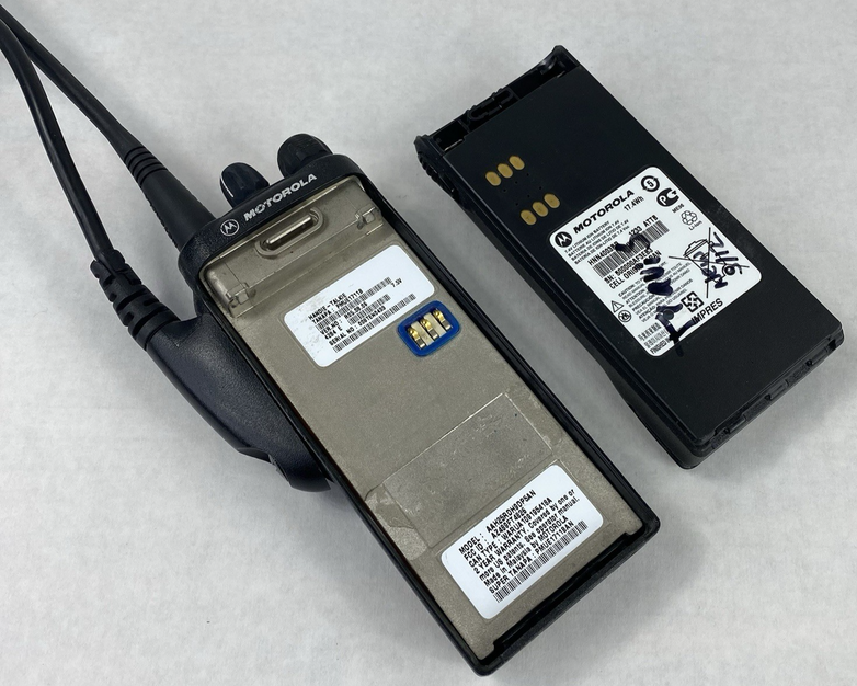 Motorola HT1250 LS + AAH25RDH9DP7AN Two Way Radio with Battery and Mic Untested