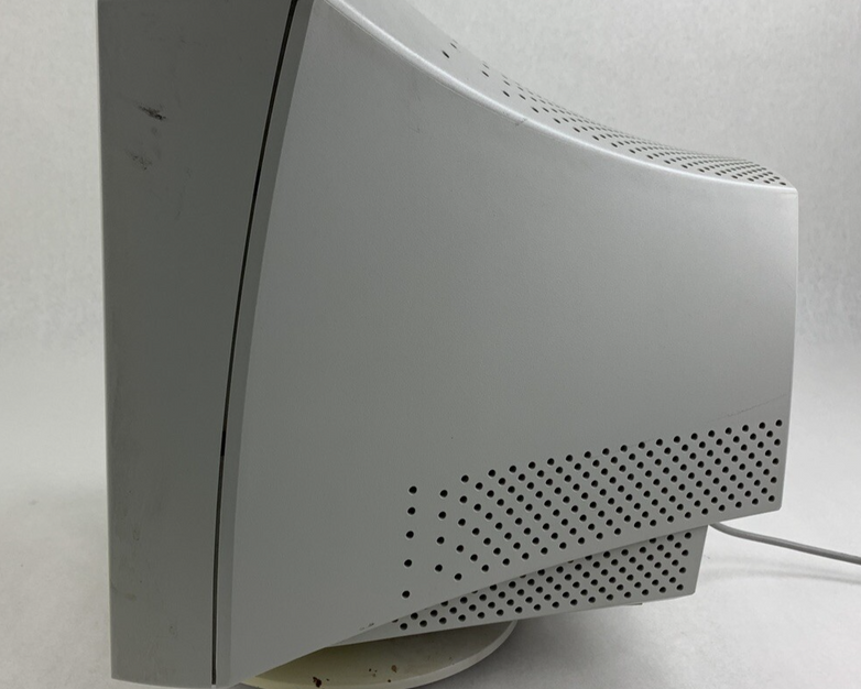 Mitsubishi Diamondtron Diamond Plus 73 CRT VGA Computer Monitor Retro Gaming