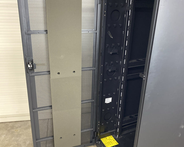 IBM 45D3122 36U Rack IT Network Server Cabinet