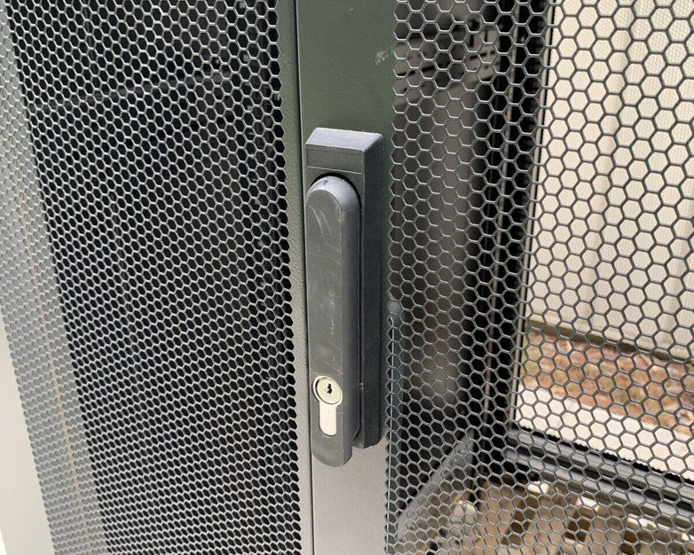 Emerson Knurr DCM Server Rack 42U 78"-48"-28"
