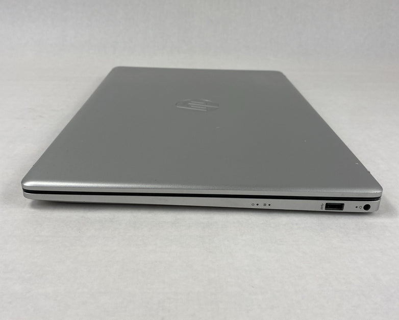 HP Laptop 17-cp1035cl AMD Ryzen 5 5625U 2.30 GHz 16 GB 17.3" No HDD No OS