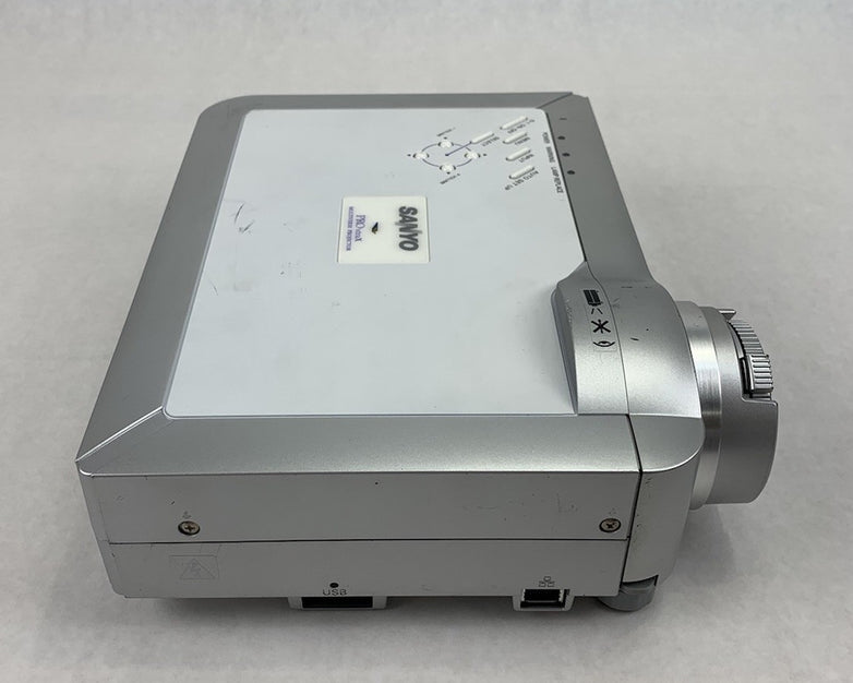 Sanyo PLC-XU86 LCD Projector – Parts or Repair No Lamp