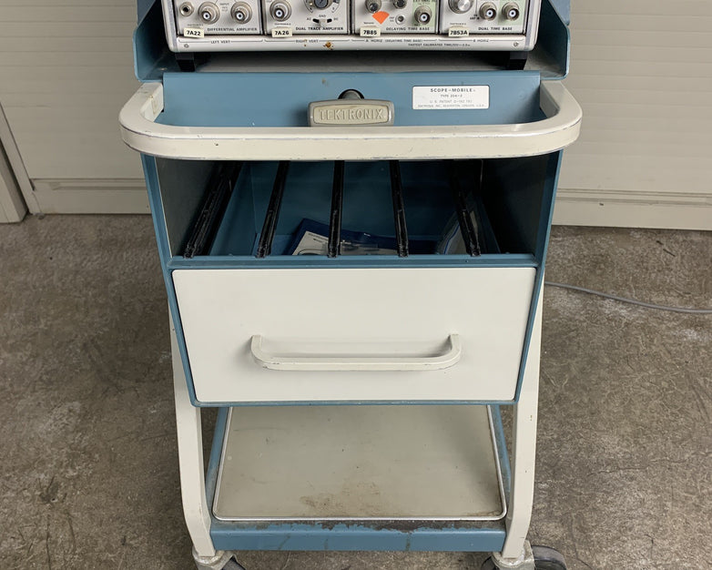 Tektronix 7904 Oscilloscope W/ 7A22 7A26 7B85 7B53A Module Cards and 204-2 Cart