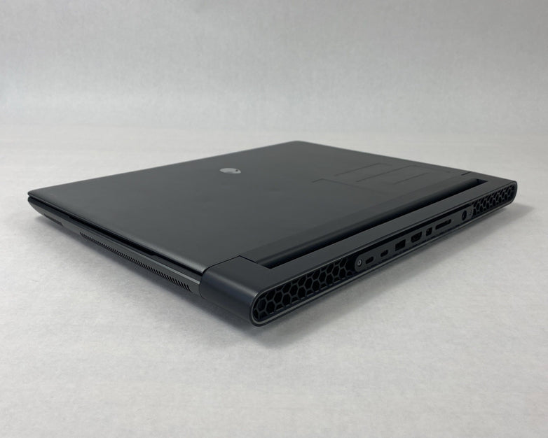 Alienware M16 R1 Core i9-13900HX 1.48 GHz 16 GB RAM RTX 4070 16" No HDD No OS