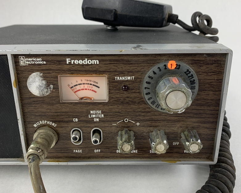 American Electronics 76-601 Freedom CB Radio Powers ON