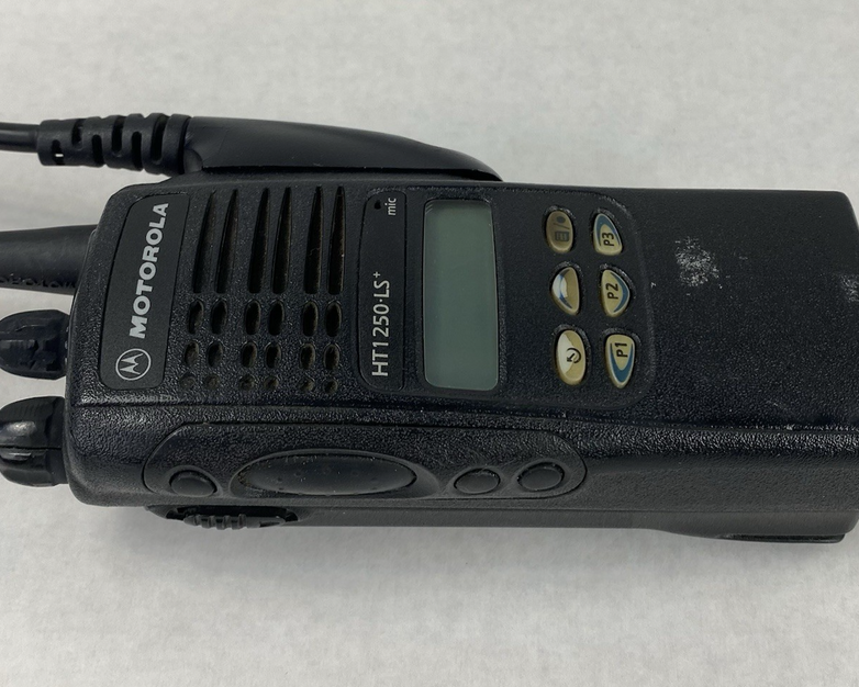 Motorola HT1250 LS + AAH25RDH9DP7AN Two Way Radio with Battery and Mic Untested