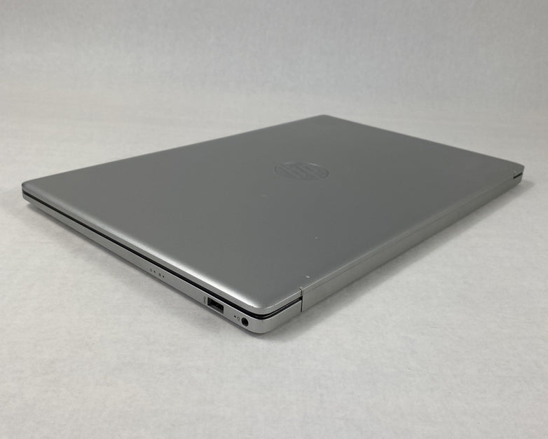 HP Laptop 17-cp1035cl AMD Ryzen 5 5625U 2.30 GHz 16 GB 17.3" No HDD No OS