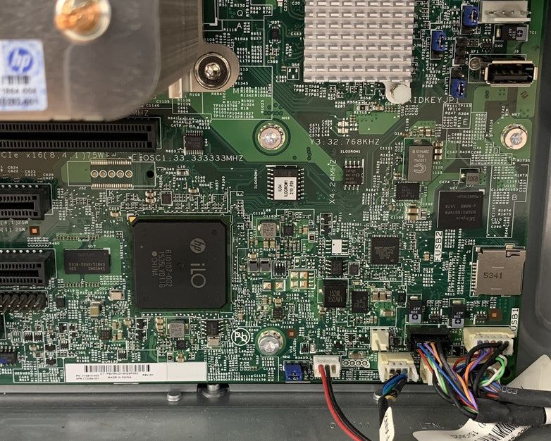 HP Proliant ML310e Gen8 v2 Server Xeon E3-1220 V3 3.1 GHz 8 GB Ram No HDD No OS
