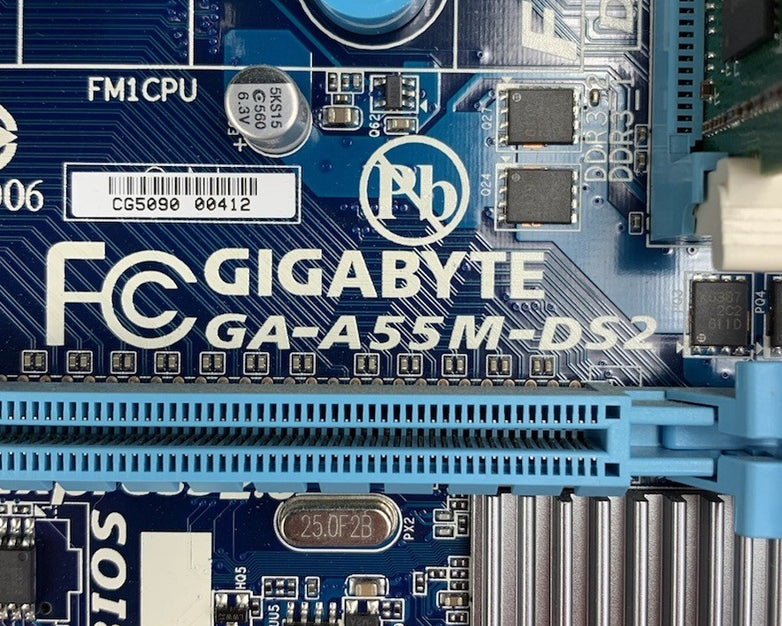 Gigabyte GA-A55M-DS2 Motherboard AMD A6-3670 2.7GHz 4GB RAM w/ Shield