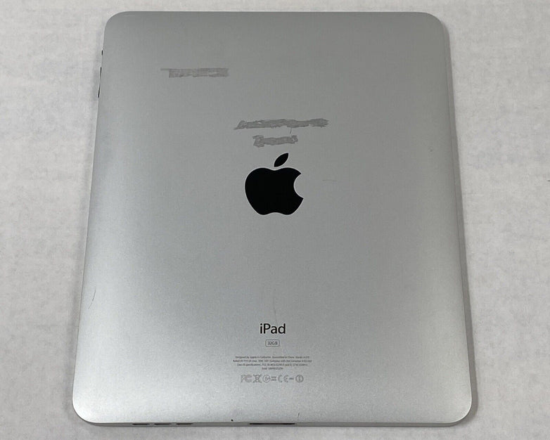 Apple iPad 1st Gen A1219 32GB 9.7" Wi-Fi Silver iOS 5.1.1