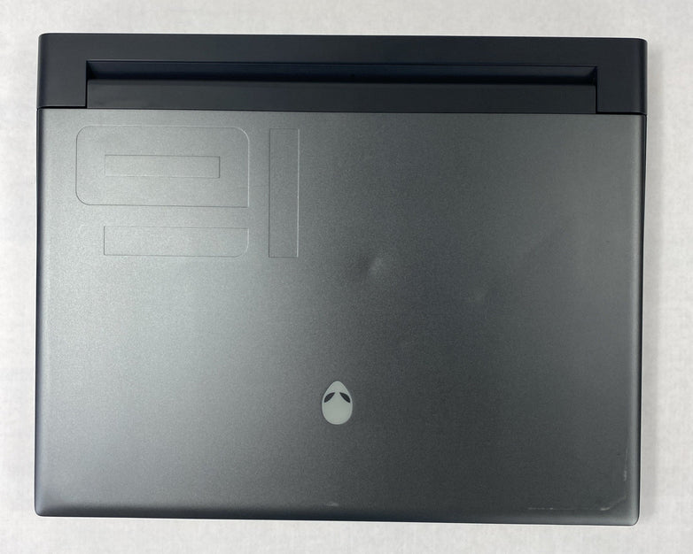 Alienware M16 R1 Core i9-13900HX 1.48 GHz 16 GB RAM RTX 4070 16" No HDD No OS