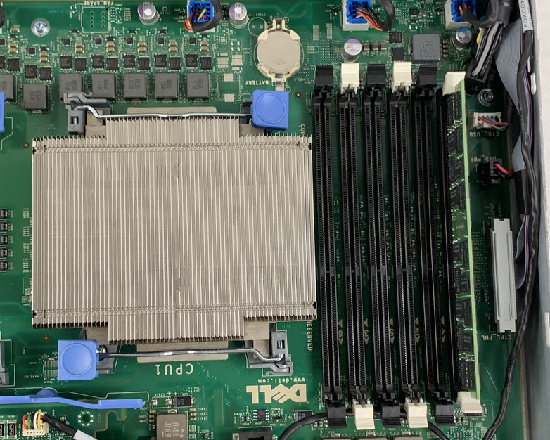 Dell PowerEdge R610 Server 1x Xeon E5520 2.27 GHz 16 GB RAM No HDD No OS