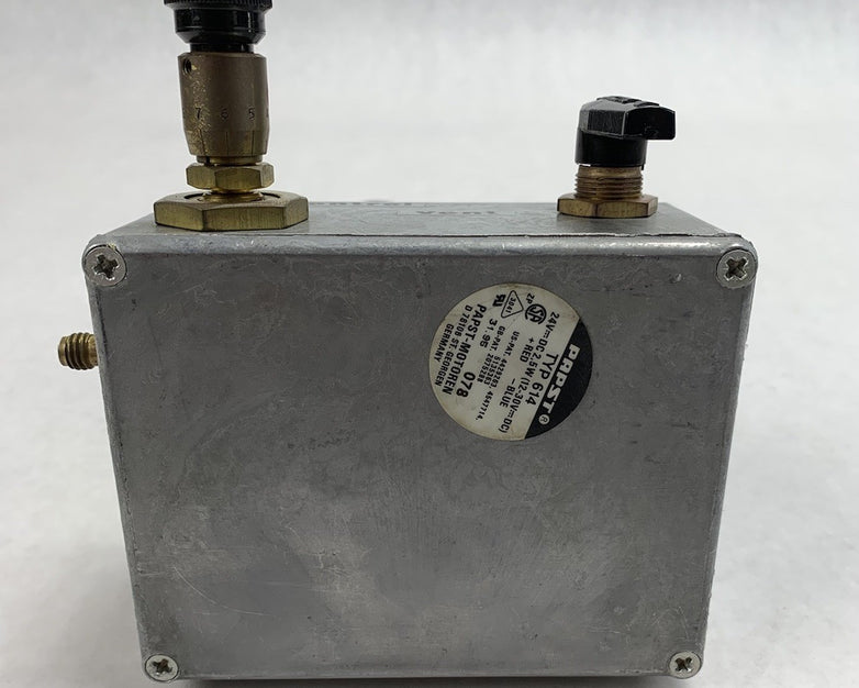 Pressure Compensated Flow Control Valve Vent With Container Vial
