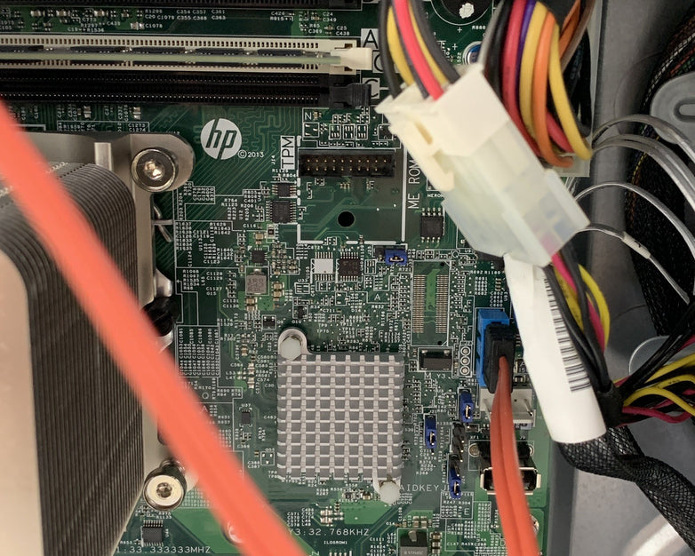 HP Proliant ML310e Gen8 v2 Server Xeon E3-1220 V3 3.1 GHz 8 GB Ram No HDD No OS
