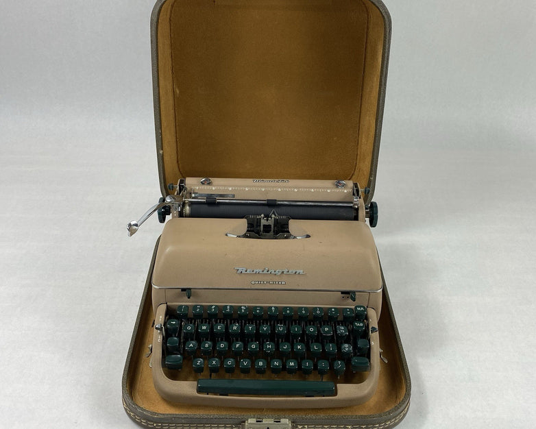Remington Quiet Riter Miracle Tab Manual Typewriter with Case and Key Untested