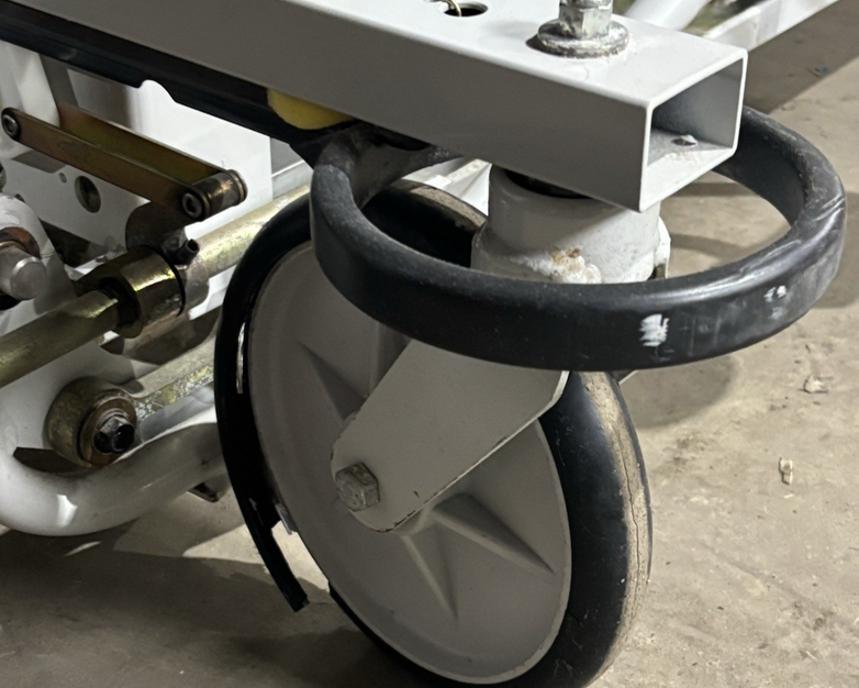 Stryker 1001 IPX2 Pedal Hydraulic Stretcher Deteriorated Rubber Wheels No Bed