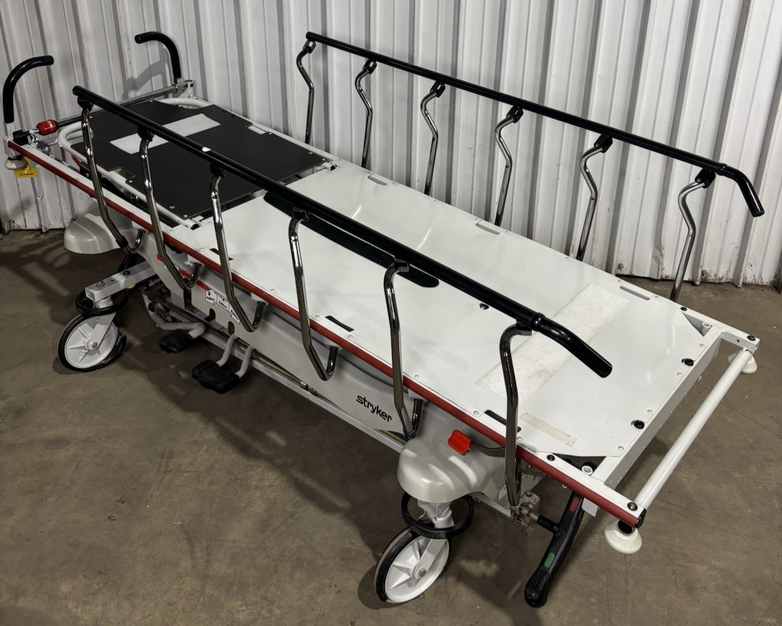 Stryker 1001 IPX2 Pedal Hydraulic Stretcher Deteriorated Rubber Wheels No Bed