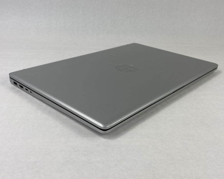 HP Laptop 17-cp1035cl AMD Ryzen 5 5625U 2.30 GHz 16 GB 17.3" No HDD No OS