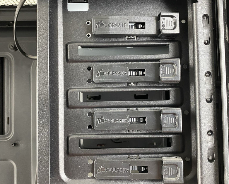 Corsair Obsidian Series 550D Mid-Tower Gaming Computer Case Damaged Front Panel
