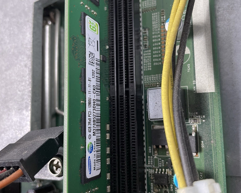 Dell Optiplex 3010 SFF Intel i3-3220 @ 3.3 GHz 4 GB RAM No HDD No OS