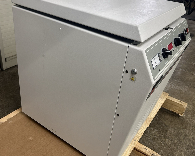 Beckman Allegra 6KR Refrigerated Centrifuge w/ Bucket Rotor - Parts or Repair