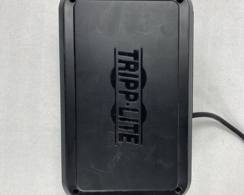 TrippLite OMNI900LCD 475W UPS Battery Backup No Battery Power Tested