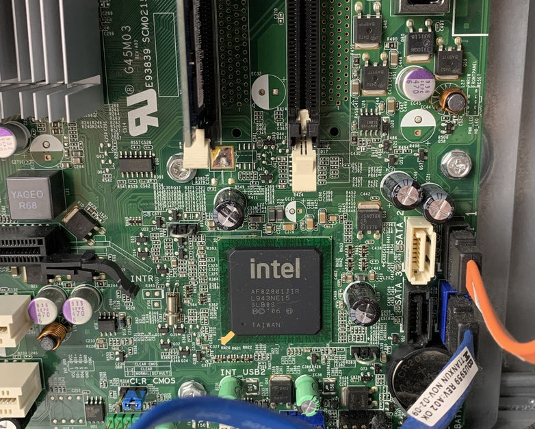 Dell Vostro 220 MT Intel Core 2 Quad Q8300 2.5 GHz 2 GB RAM No HDD No OS