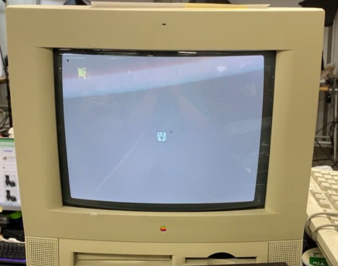 Apple Power Macintosh 5260/100 M3457 Boots Vintage No Hard Drive or OS