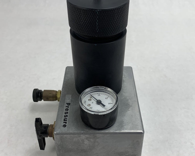 Pressure Compensated Flow Control Valve Vent With Container Vial