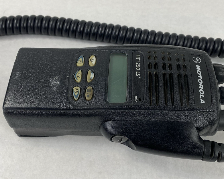 Motorola HT1250 LS + AAH25RDH9DP7AN Two Way Radio with Battery and Mic Untested