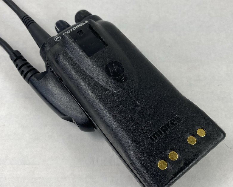 Motorola HT1250 LS + AAH25RDH9DP7AN Two Way Radio with Battery and Mic Untested