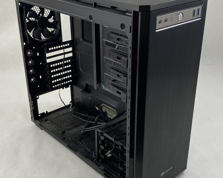 Corsair Obsidian Series 550D Mid-Tower Gaming Computer Case Damaged Front Panel