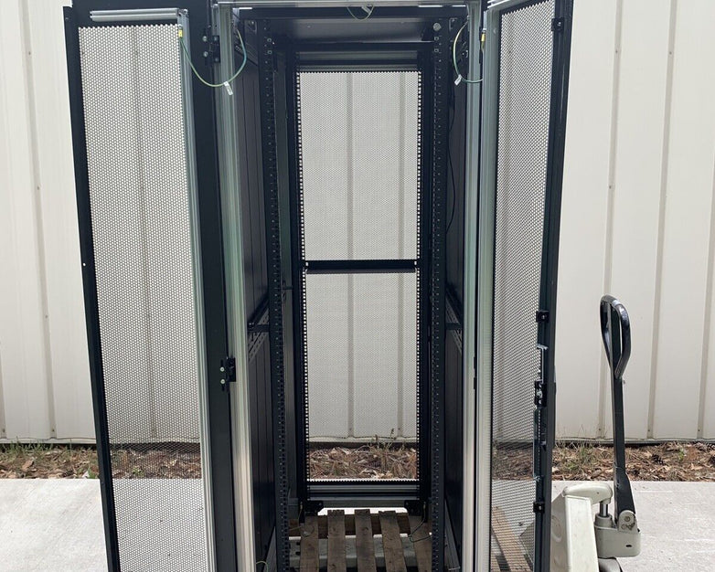 Emerson Knurr DCM Server Rack 42U 78"-48"-28"