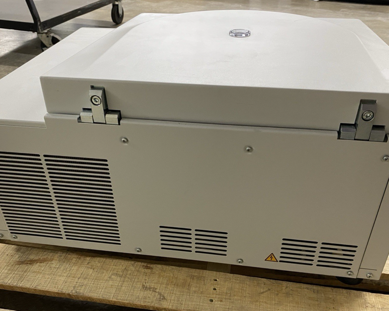 Eppendorf 5810R Refrigerated Centrifuge w/ A-4-62 Rotor