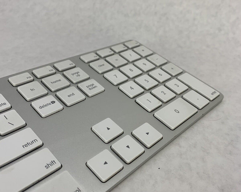 Apple Mac Keyboard Genuine A1243 USB Ultra Thin Aluminum Keypad Used